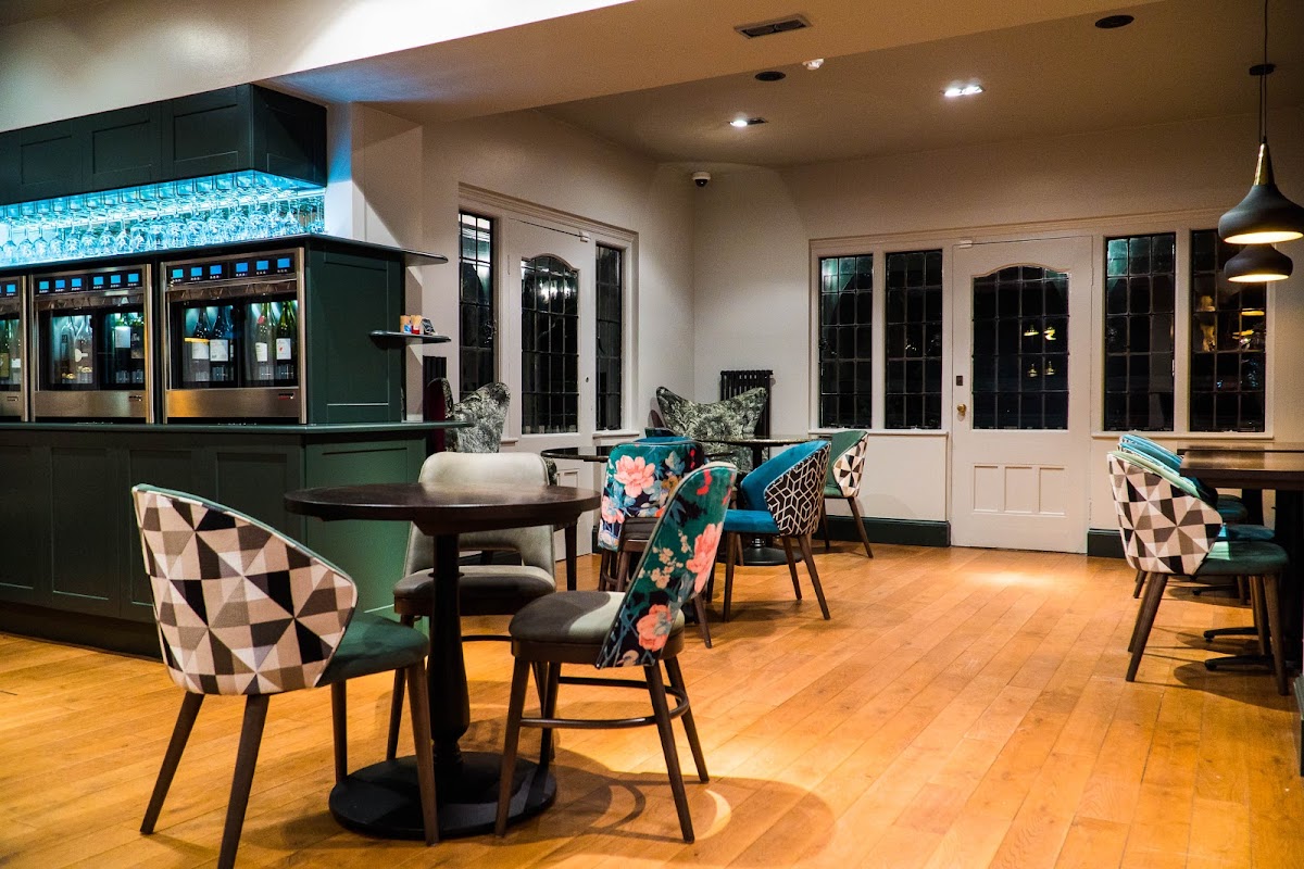 Xo Lounge, Wine Bar & Coffee Shop